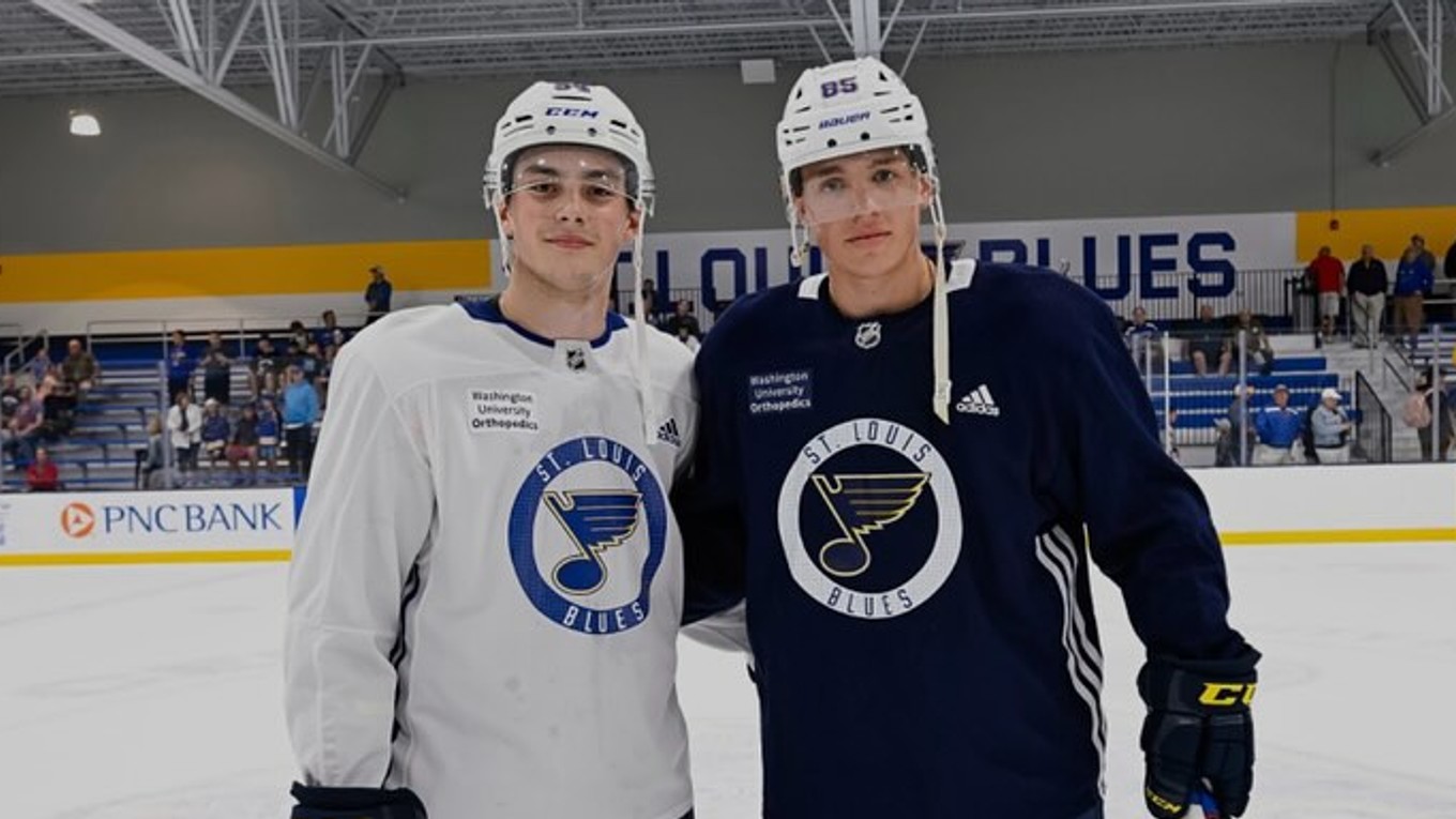 Dalibor Dvorský (vľavo) a Juraj Pekarčík (vpravo) počas kempu St. Louis Blues
