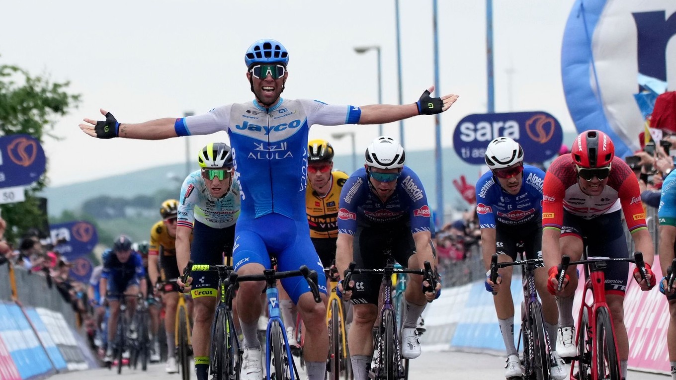 Austrálsky cyklista Michael Matthews bol najsilnejší v závere 3. etapy Giro d'Italia 2023.
