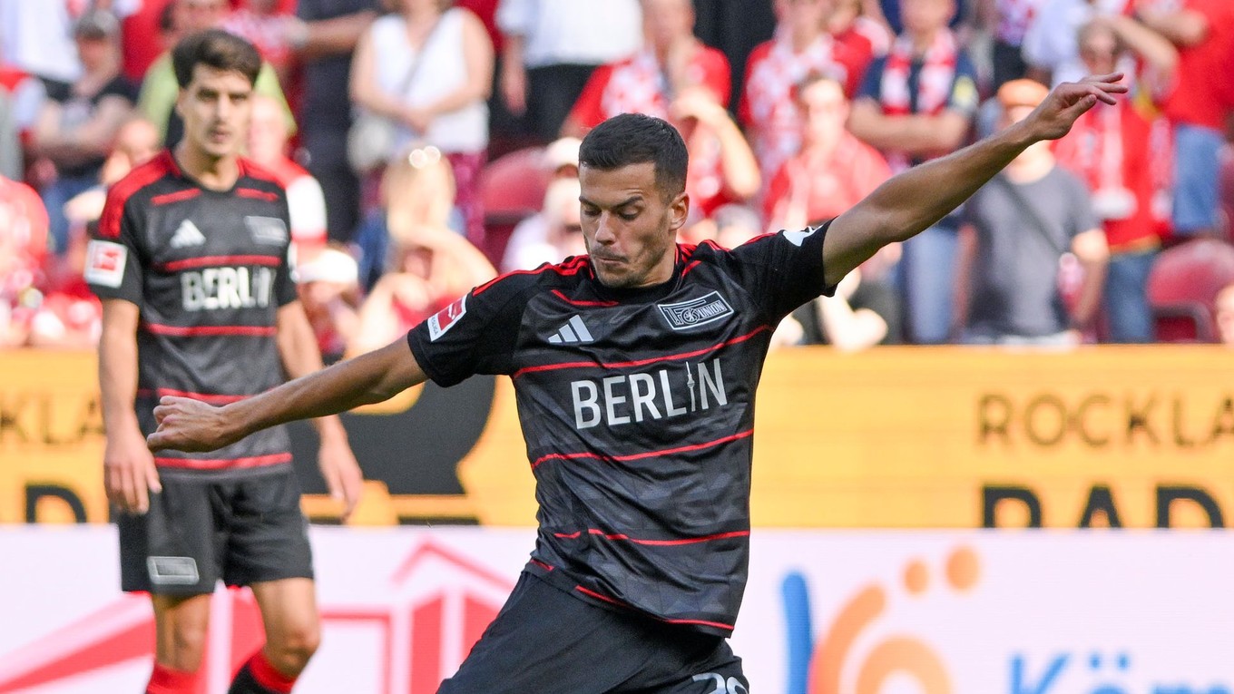 Slovenský futbalový reprezentant Lászlo Bénes v drese Unionu Berlín.