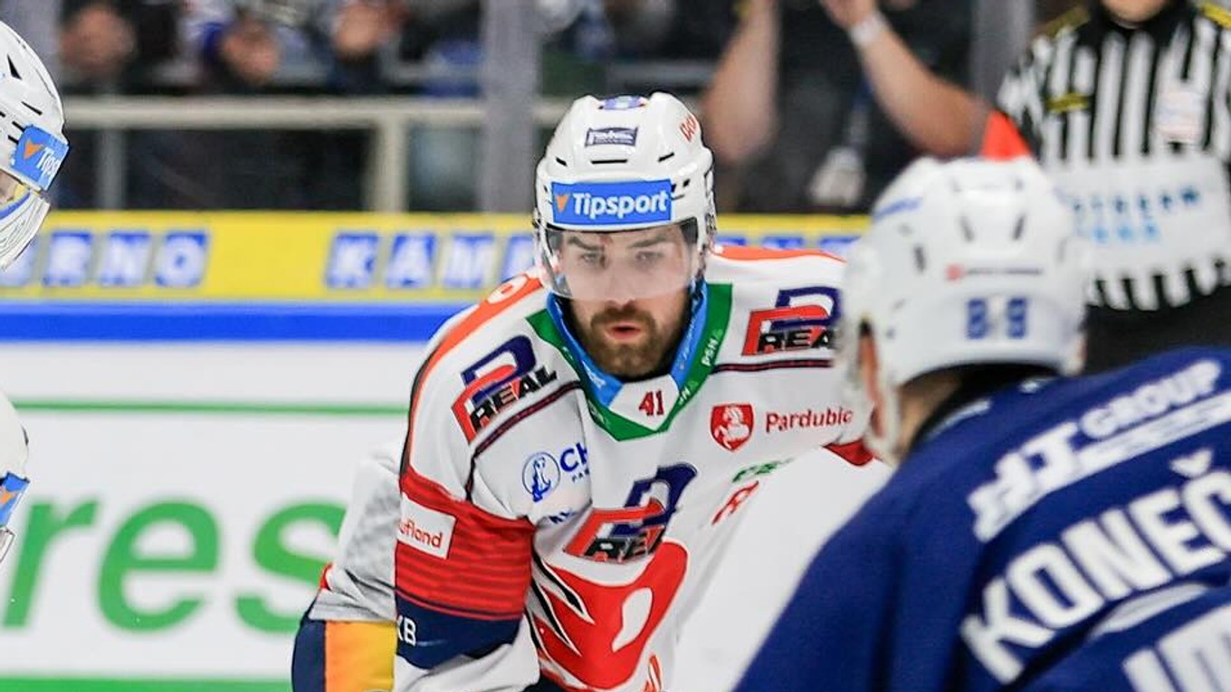 Peter Čerešňák v drese Pardubíc. 