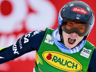 Mikaela Shiffrinová sa teší v cieli 2. kola obrovského slalomu.  