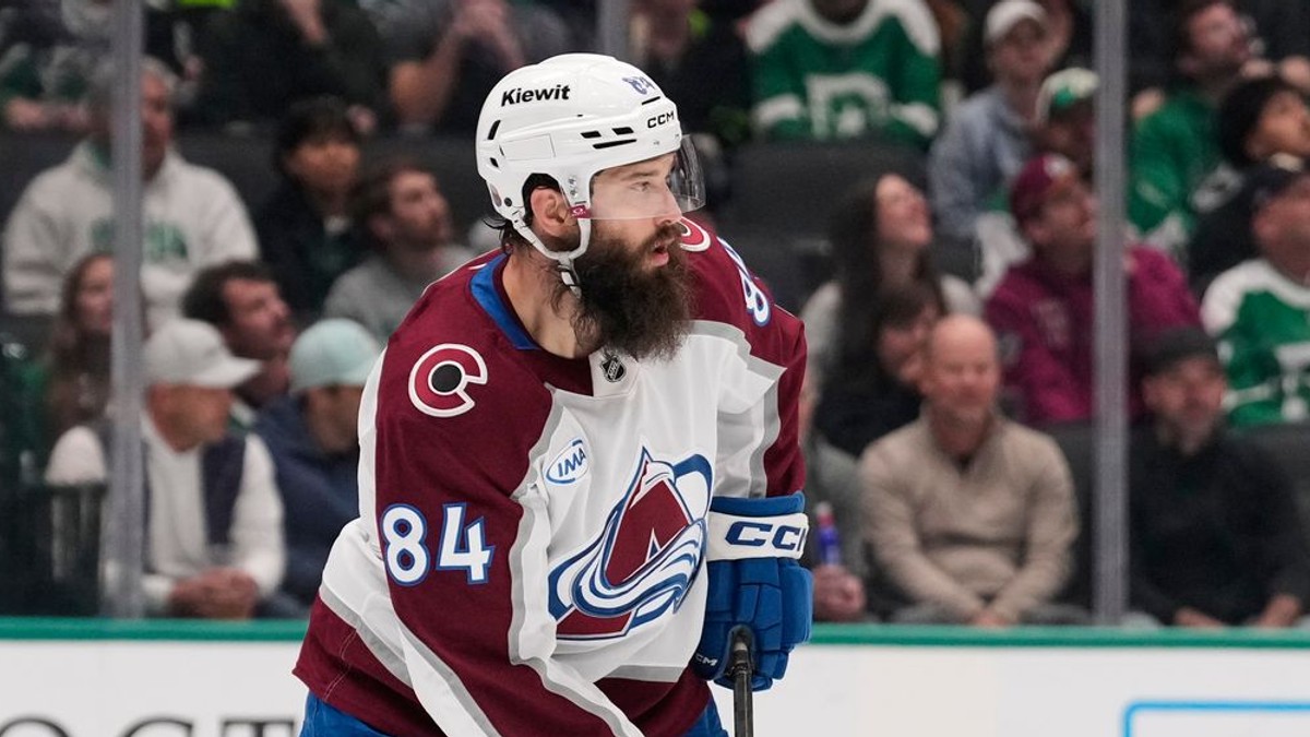 Obranca Brent Burns v drese Colorada Avalanche.