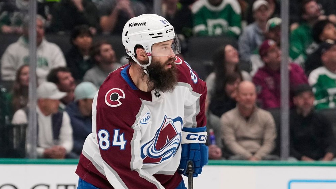 Obranca Brent Burns v drese Colorada Avalanche.