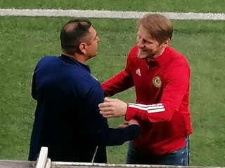 Tréner hostí Eugen Bari a domáci kouč Roman Lazúr pred zápasom Vranov nad Topľou - Rimavská Sobota.