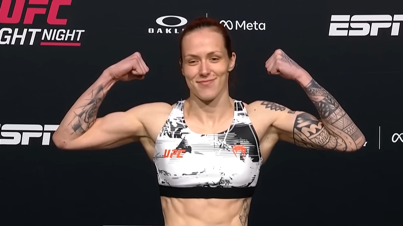 Bledá na predzápasovom vážení.