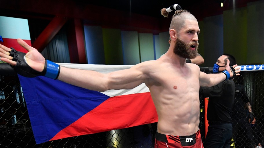 Jiří Procházka o krok bližšie k titulu organizácie UFC