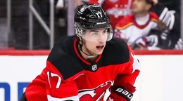 Šimon Nemec v drese New Jersey.