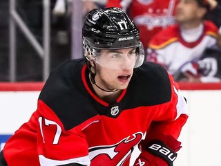 Šimon Nemec v drese New Jersey. 