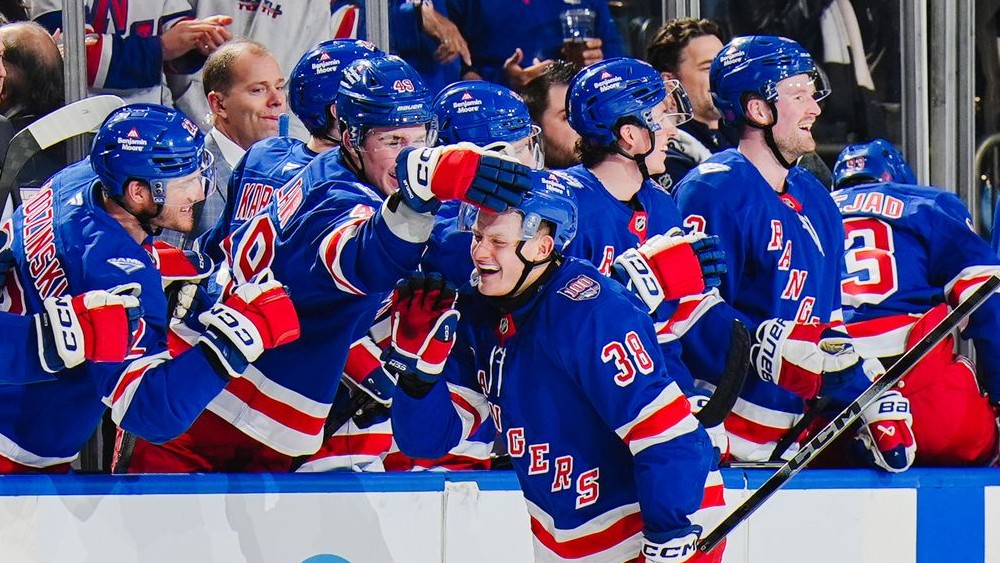 VIDEO: Tretí zápas a už druhý gól. Sýkora zažíva dokonalý vstup do NHL