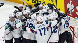 Hokejisti Nórska sa radujú z výhry nad Českom na MS v hokeji 2026.