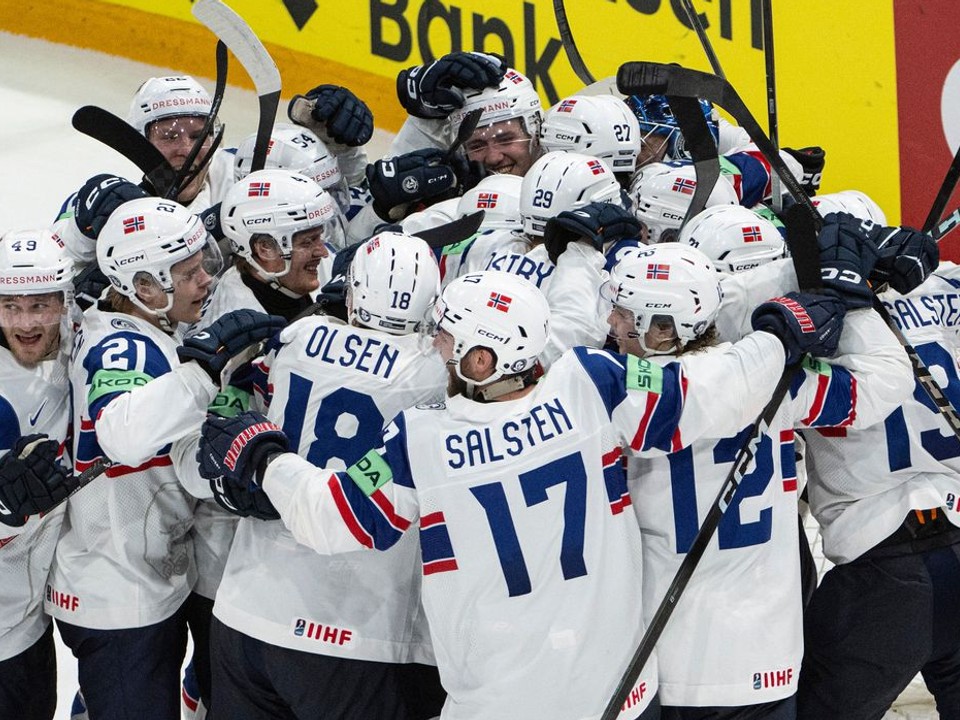 Hokejisti Nórska sa radujú z výhry nad Českom na MS v hokeji 2026.