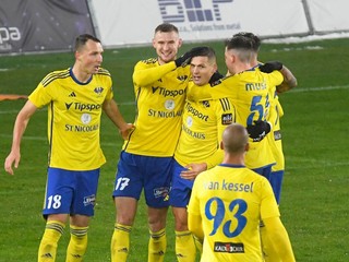 Hráči Michaloviec oslavujú gól