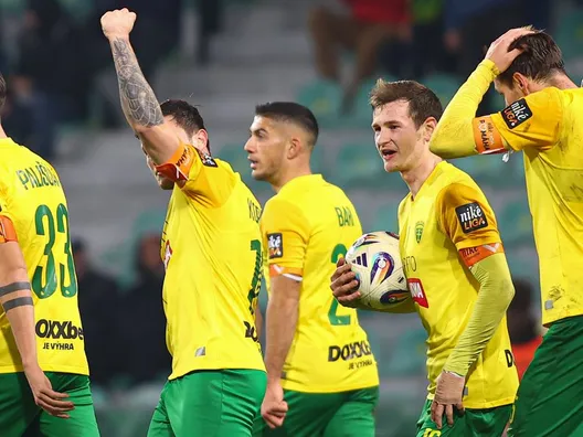 Hráči Žiliny sa radujú z gólu.