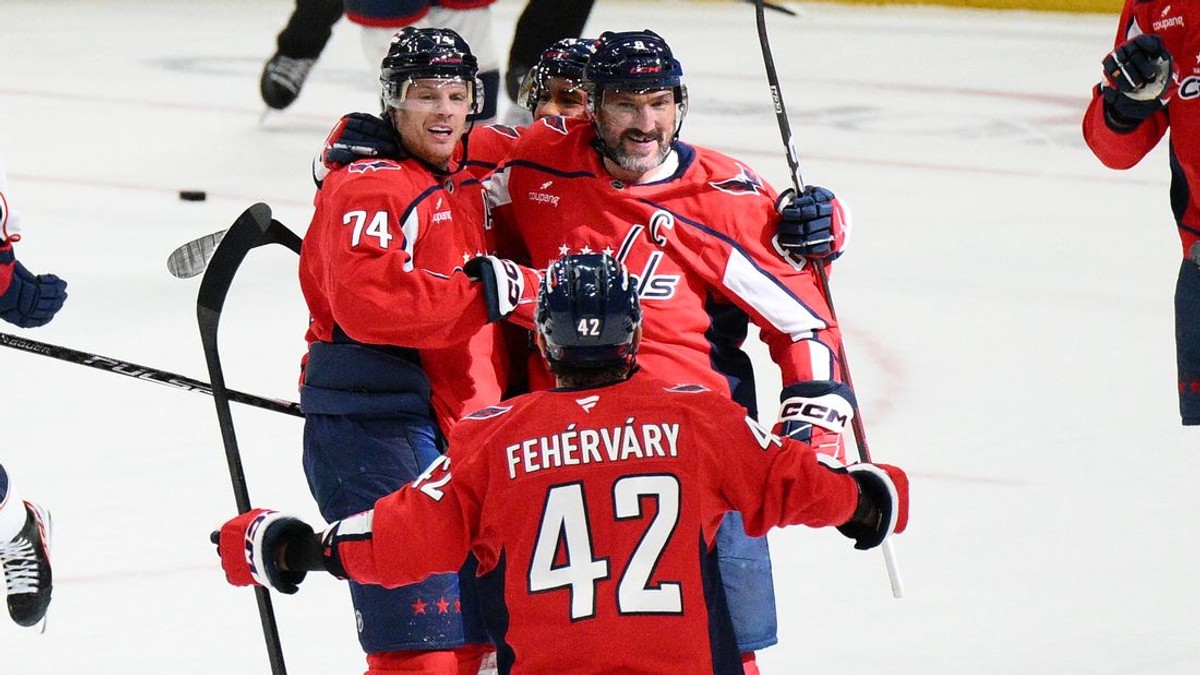Slovenský obranca Martin Fehérváry počas zápasu zámorskej NHL Washington Capitals - Columbus Blue Jackets.