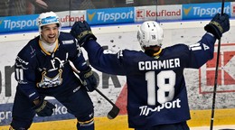 Hráči Spišskej Novej Vsi Xavier Cormier (druhý sprava) a Danick Martel (druhý zľava) sa radujú.