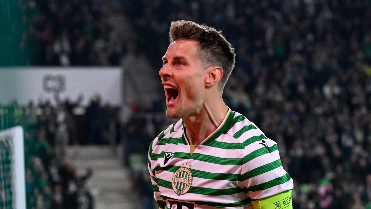 Futbalista Ferencvárosu Budapešť Kristoffer Zachariassen sa raduje z gólu v zápase 2. kola ligovej fázy Európskej ligy.