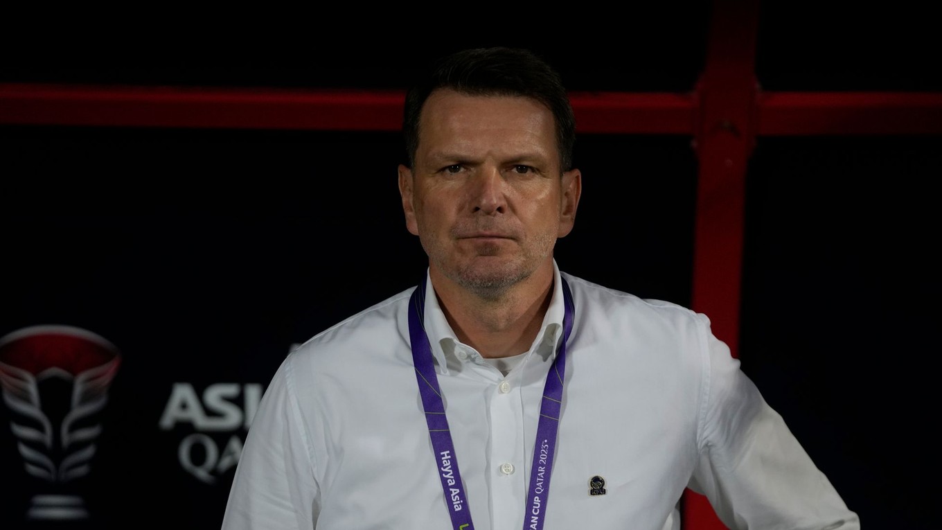 Slovenský tréner Štefan Tarkovič na lavičke Kirgizska na Ázijskom pohári 2023. 