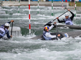 Zľava slovenské vodné slalomárky Emanuela Luknárová, Zuzana Paňková a Soňa Stanovská