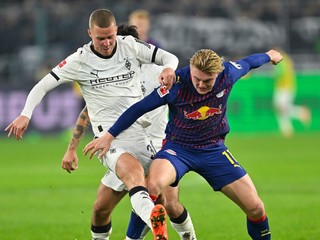 Momentka zo zápasu Borussia Mönchengladbach - RB Lipsko.