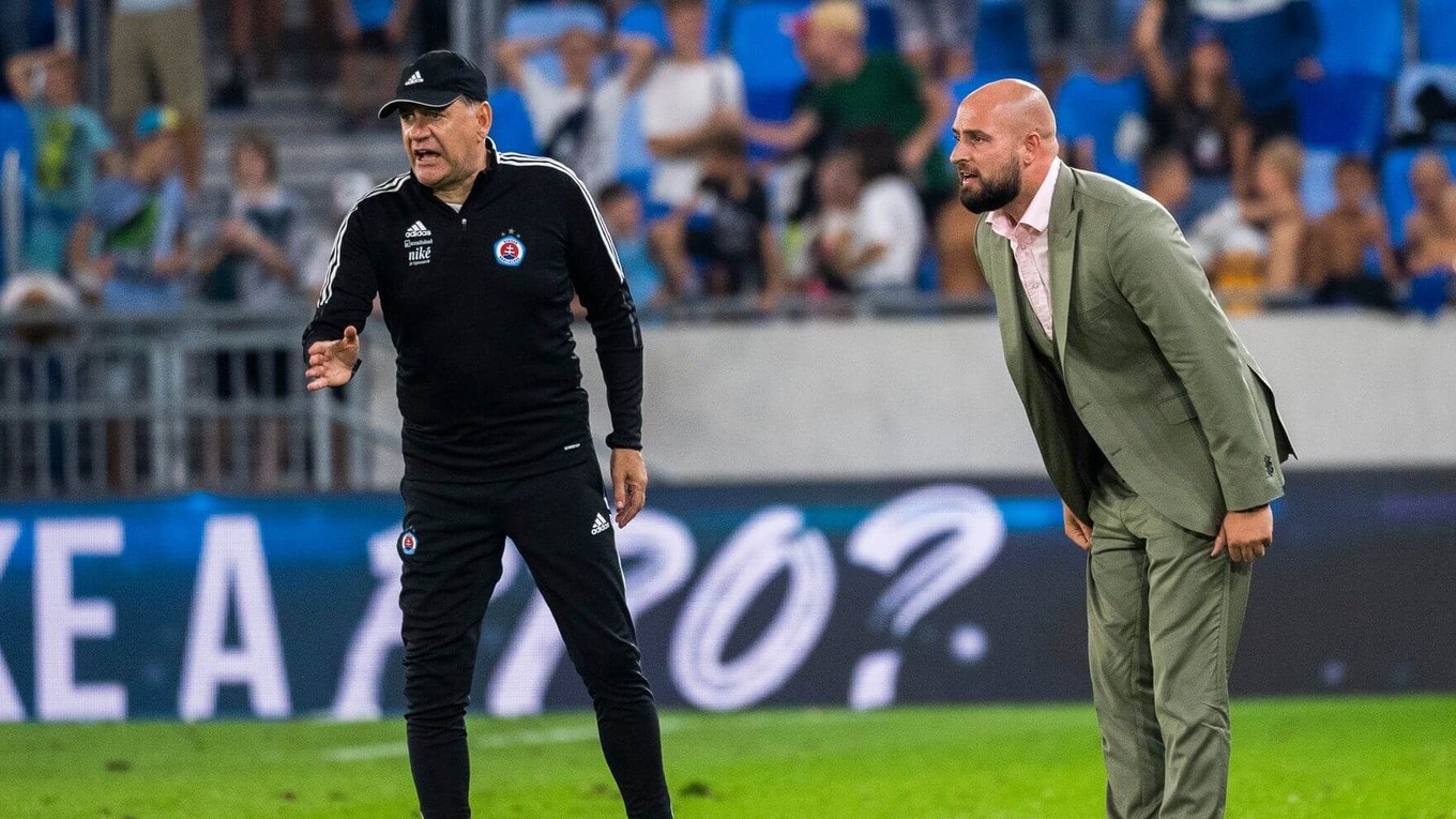 Tréner Vladimír Weiss starší a  generálny riaditeľ klubu Ivan Kmotrík mladší.