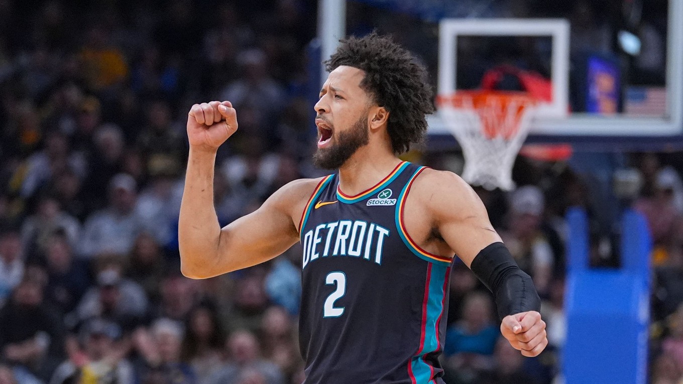 Rozohrávač Cade Cunningham v drese Detroitu Pistons.