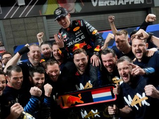 Max Verstappen získal s tímom Red Bull štvrtý titul majstra sveta F1.