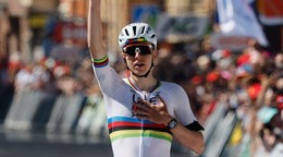 Slovinský cyklista Tadej Pogačar sa stal víťazom pretekov Liége - Bastogne - Liége 2026.