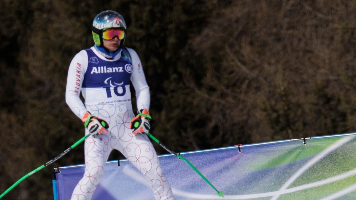 Vľavo slovenský paralpský lyžiar Miroslav Haraus