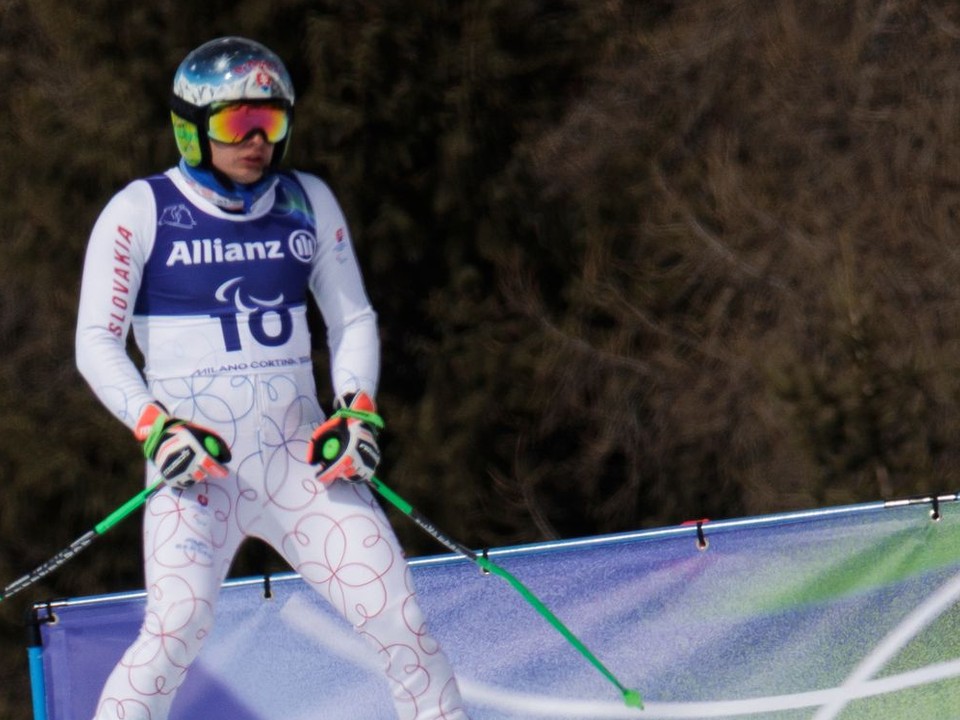 Vľavo slovenský paralpský lyžiar Miroslav Haraus