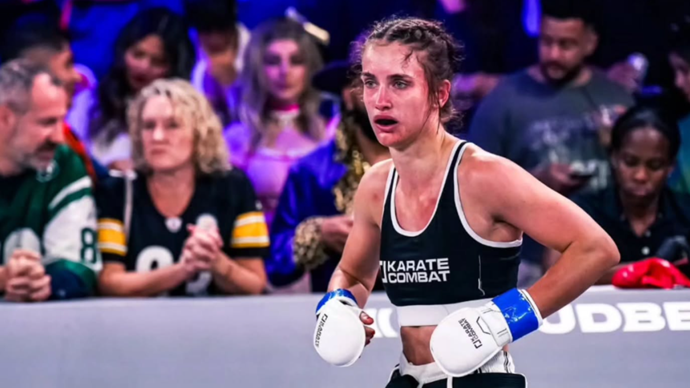 Chochlíková počas zápasu v organizácii Karate Combat.