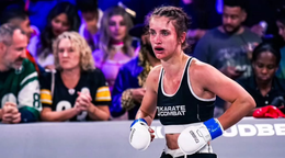 Chochlíková počas zápasu v organizácii Karate Combat.