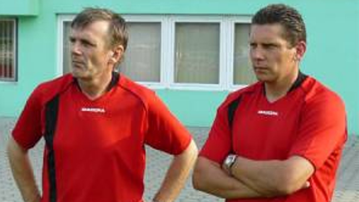 Tréner Karol Kisel a tréner brankárov Július Nôta v Rimavskej Sobote.