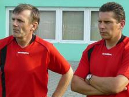 Tréner Karol Kisel a tréner brankárov Július Nôta v Rimavskej Sobote.