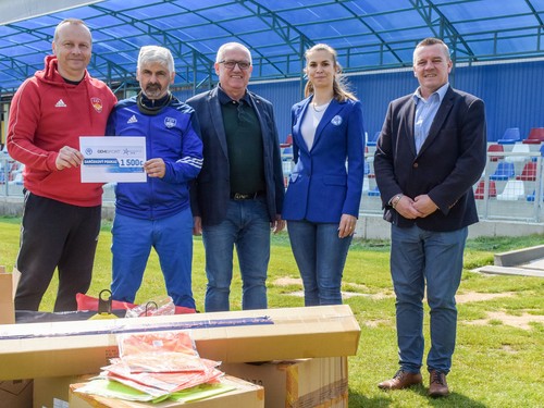 Nadácia SFZ, DEMI šport a BFZ podali pomocnú ruku FK Rača