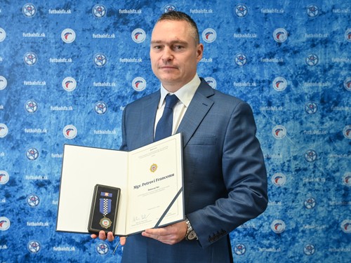 Peter France-bezpečnostný manažér SFZ-ďakovný list-primátor Bratislavy