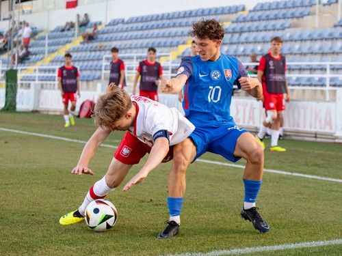 U17_240527_POL-SVK_9727-Mateusz Dziewiatowski, Šimon Vlna.jpg