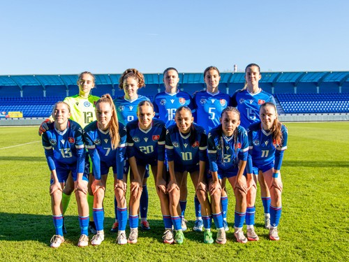 WU17 SVK - MNE 3-0 základná zostava.JPG