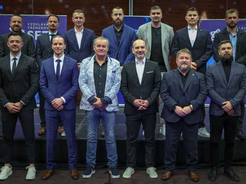 držitelia uefa pro licencie.JPG