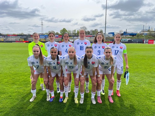 WU19 FRA SVK zakladna zostava.jpeg