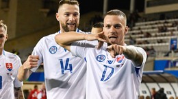 Sprava Lukáš Haraslín, Milan Škriniar a Ondrej Duda sa tešia po strelenom góle.
