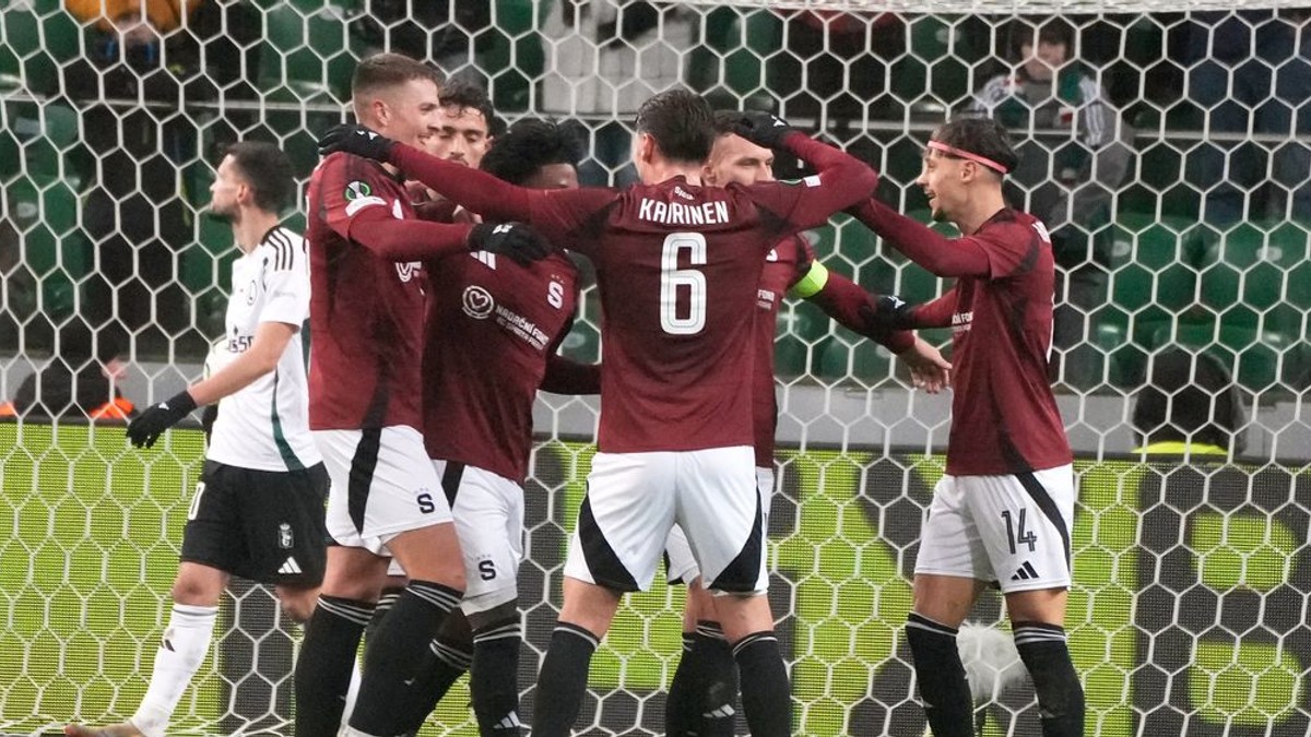 Hráči Sparty sa tešia z gólu