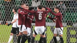 Hráči Sparty sa tešia z gólu