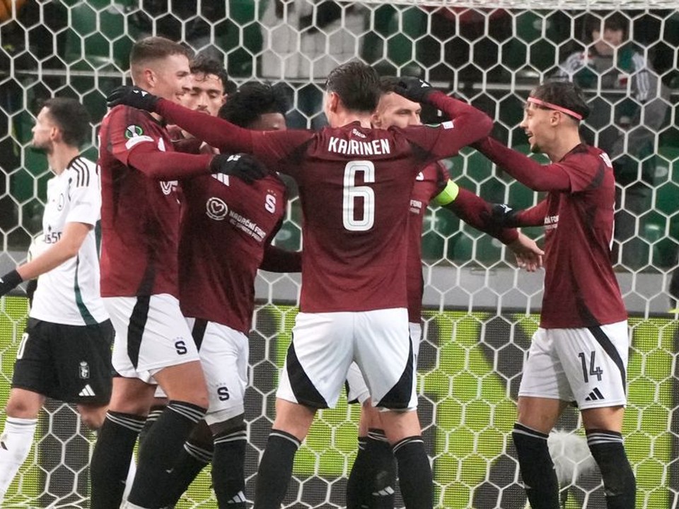 Hráči Sparty sa tešia z gólu