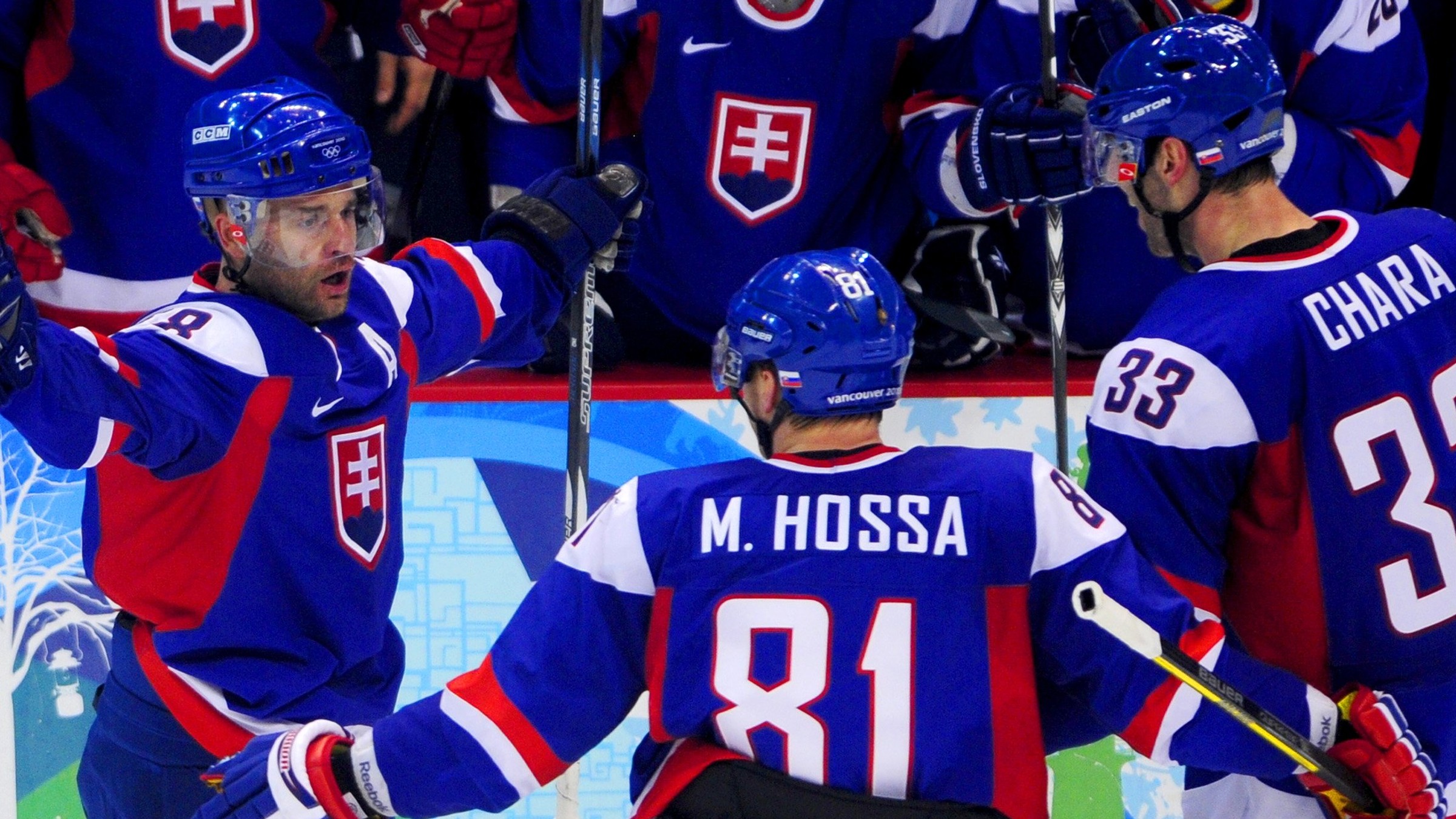 Hokejisti Slovenska oslavujú gól počas ZOH 2010 vo Vancouveri. 