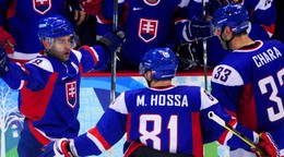 Hokejisti Slovenska oslavujú gól počas ZOH 2010 vo Vancouveri. 