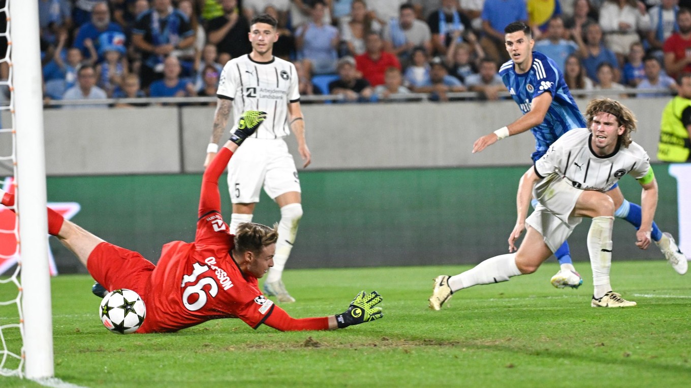 Marko Tolič, ktorý mal byť súčasťou výmeny Slovana, strieľa dôležitý gól v zápase ŠK Slovan Bratislava - FC Midtjylland v odvete play-off Ligy majstrov.