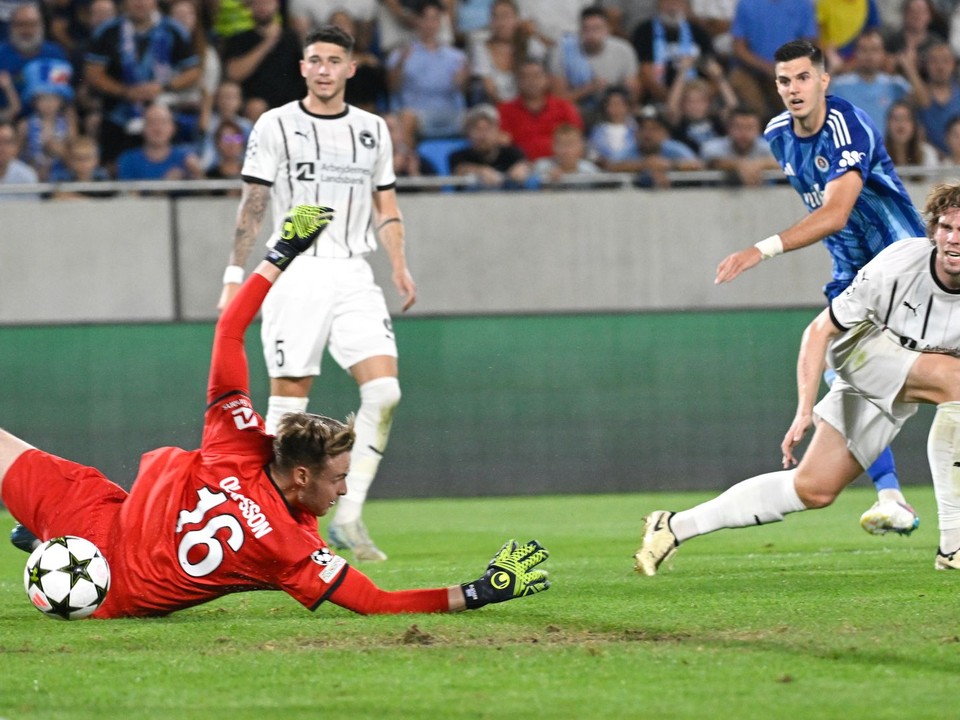 Marko Tolič, ktorý mal byť súčasťou výmeny Slovana, strieľa dôležitý gól v zápase ŠK Slovan Bratislava - FC Midtjylland v odvete play-off Ligy majstrov.