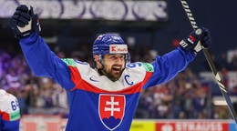 Tomáš Tatar v zápase Slovensko - USA v skupine B na MS v hokeji 2024.