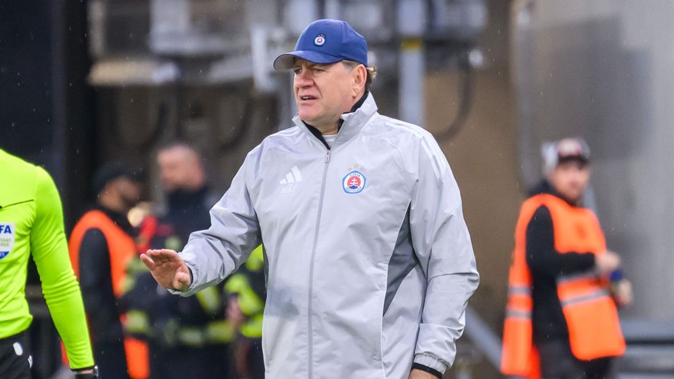 Na snímke je tréner ŠK Slovan Bratislava Vladimír Weiss starší.