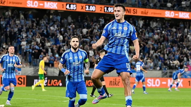 Dávid Strelec oslavuje hetrik do siete Žiliny.